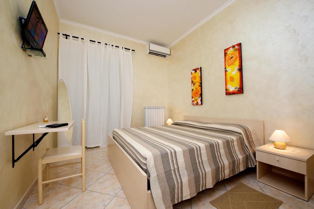Guesthouse Holiday And روما المظهر الخارجي الصورة