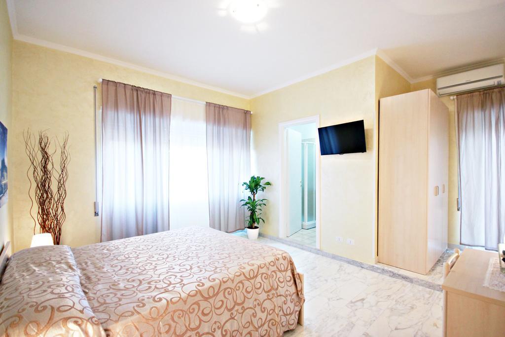 Guesthouse Holiday And روما الغرفة الصورة